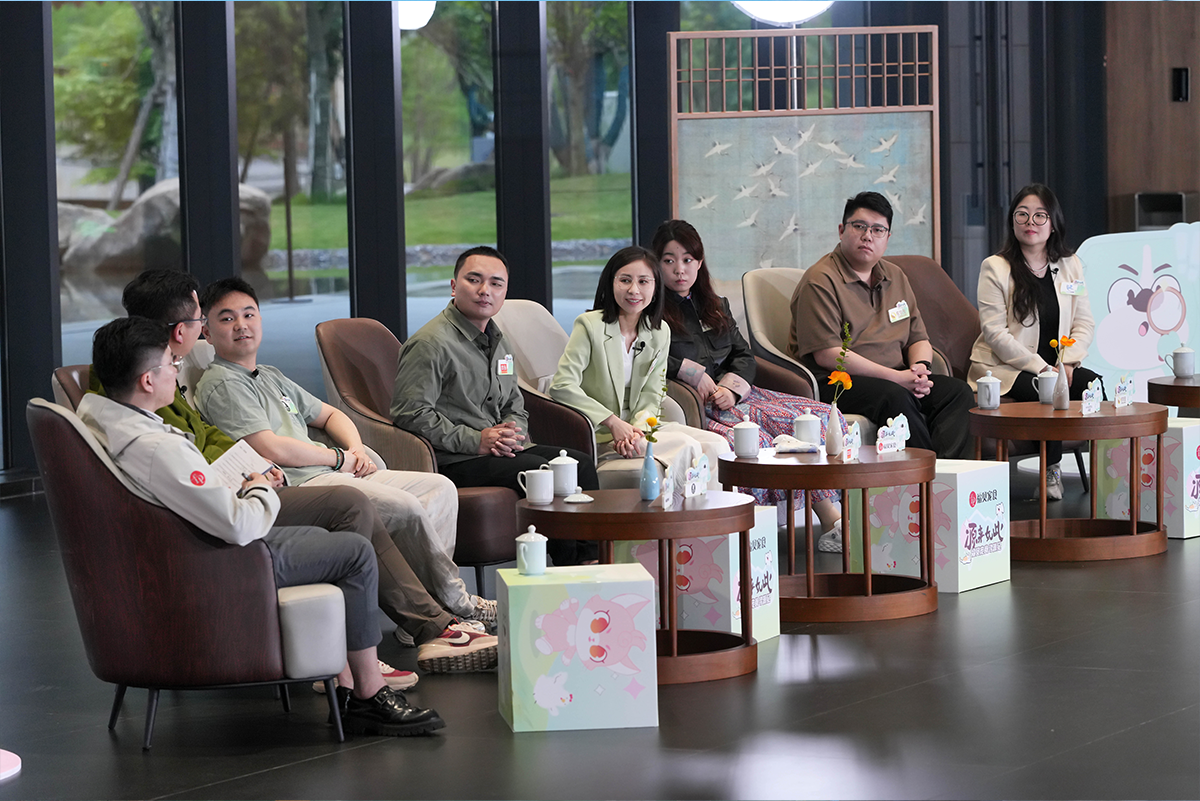 節目錄制 側面全景.png