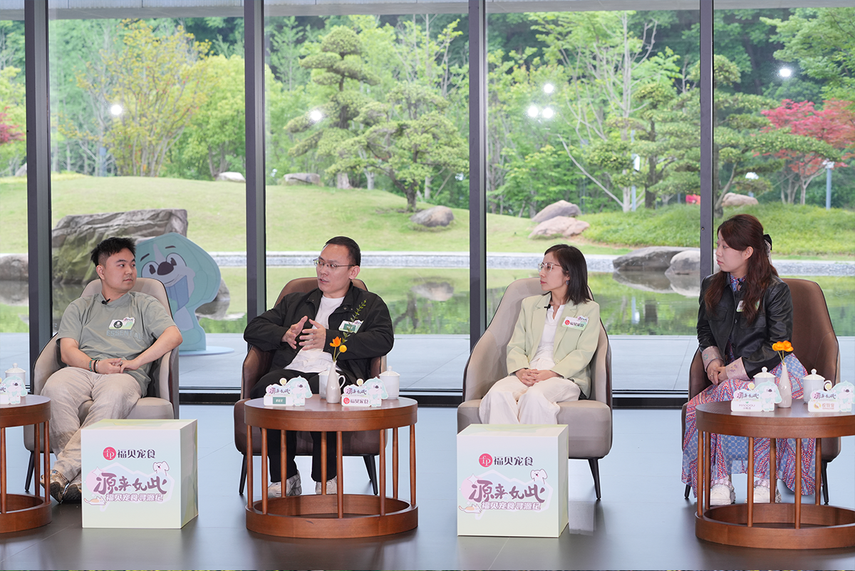 閆總講話 4人.png